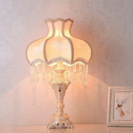 Europäische Tischlampe, elegante, warme, geschnitzte Nachttischlampe